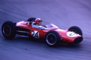 Jo Siffert alla guida della Lotus 21, la sua prima Formula 1