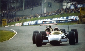 Siffert (Rob Walker Racing Team) ed Amon (Ferrari). British Grand Prix 1968